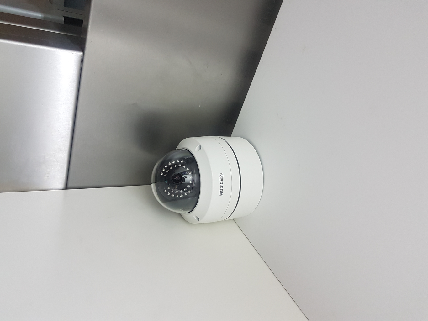 Vedicom dome-camera geinstalleerd in lift